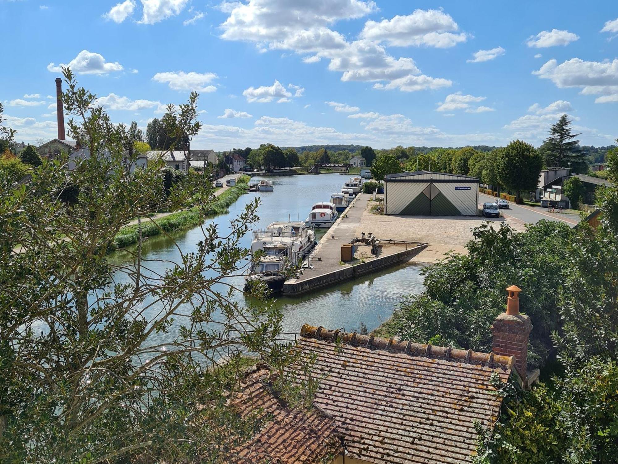 Gite Spacieux A Briare Avec Terrasse, Ideale Pour Familles Et Seminaires, Animaux Acceptes. - Fr-1-590-371 Esterno foto