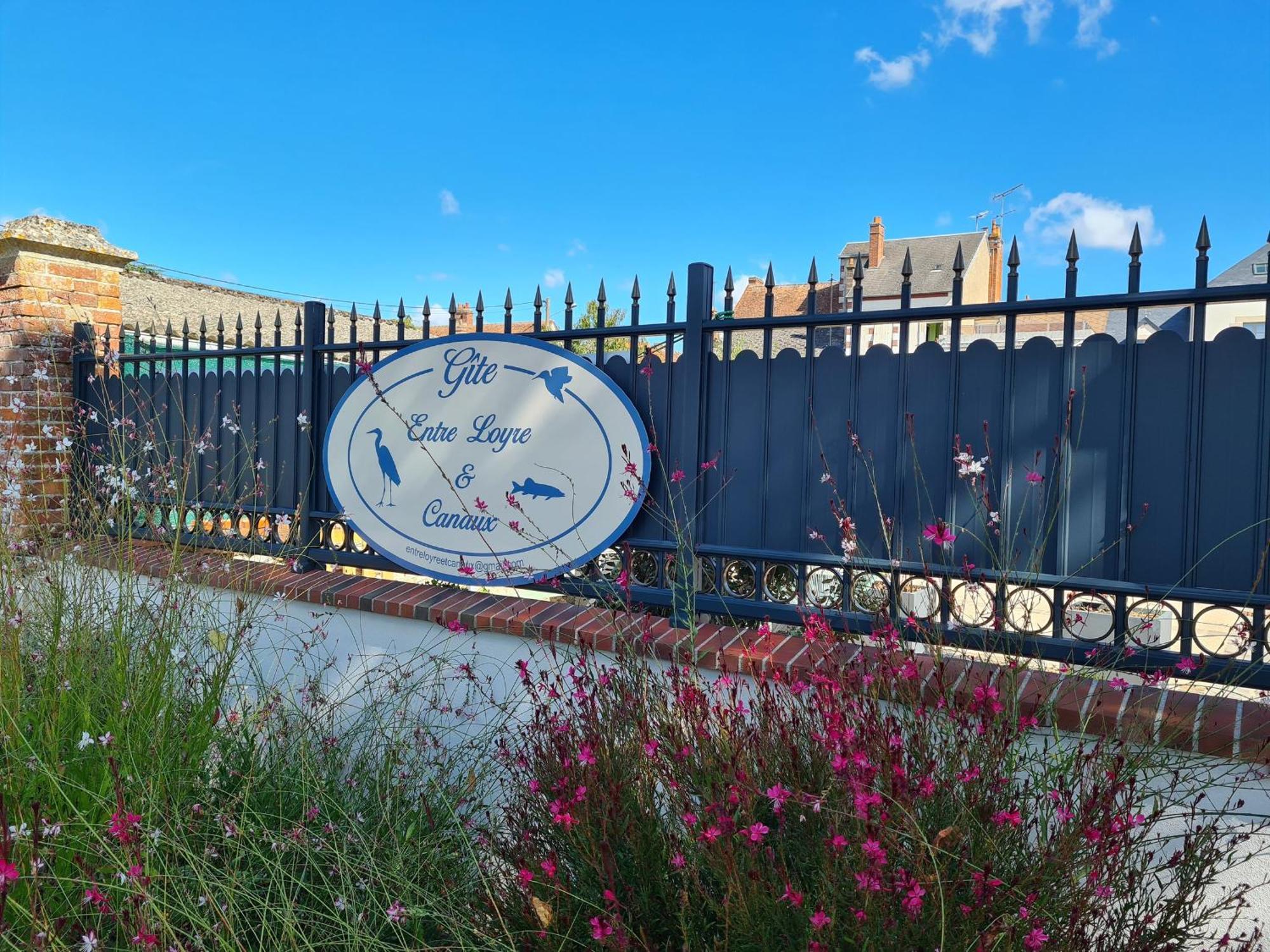 Gite Spacieux A Briare Avec Terrasse, Ideale Pour Familles Et Seminaires, Animaux Acceptes. - Fr-1-590-371 Esterno foto